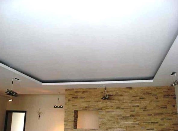 Рассмотрим какой же выбрать все таки металлический подвесной потолок или?